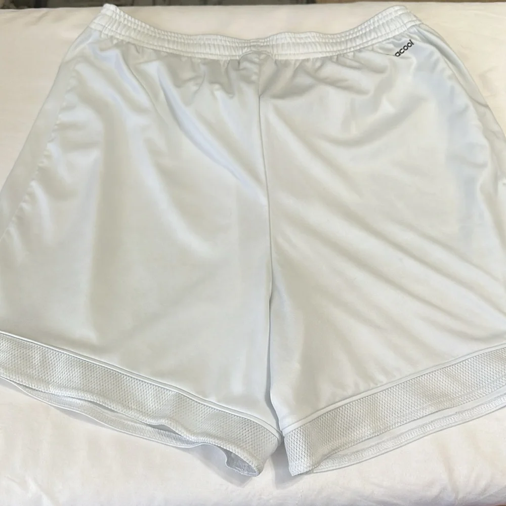 Men’s Adidas athletic shorts size large